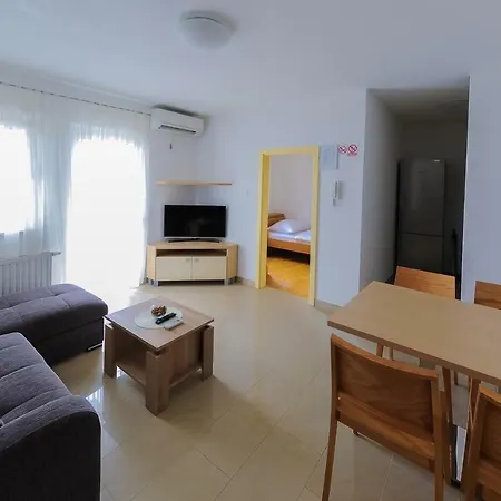 Apartament Anamarija *
