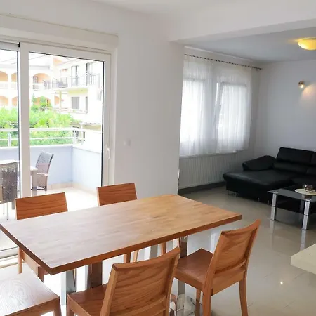 Anamarija Apartament *