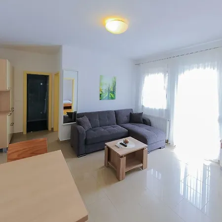 Apartament Anamarija *