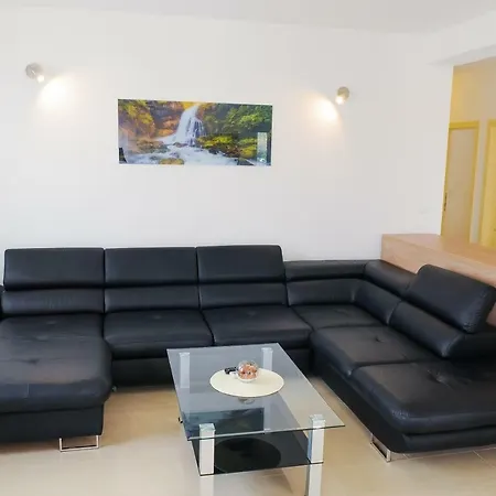 Anamarija Apartament *
