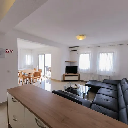 Anamarija Apartman